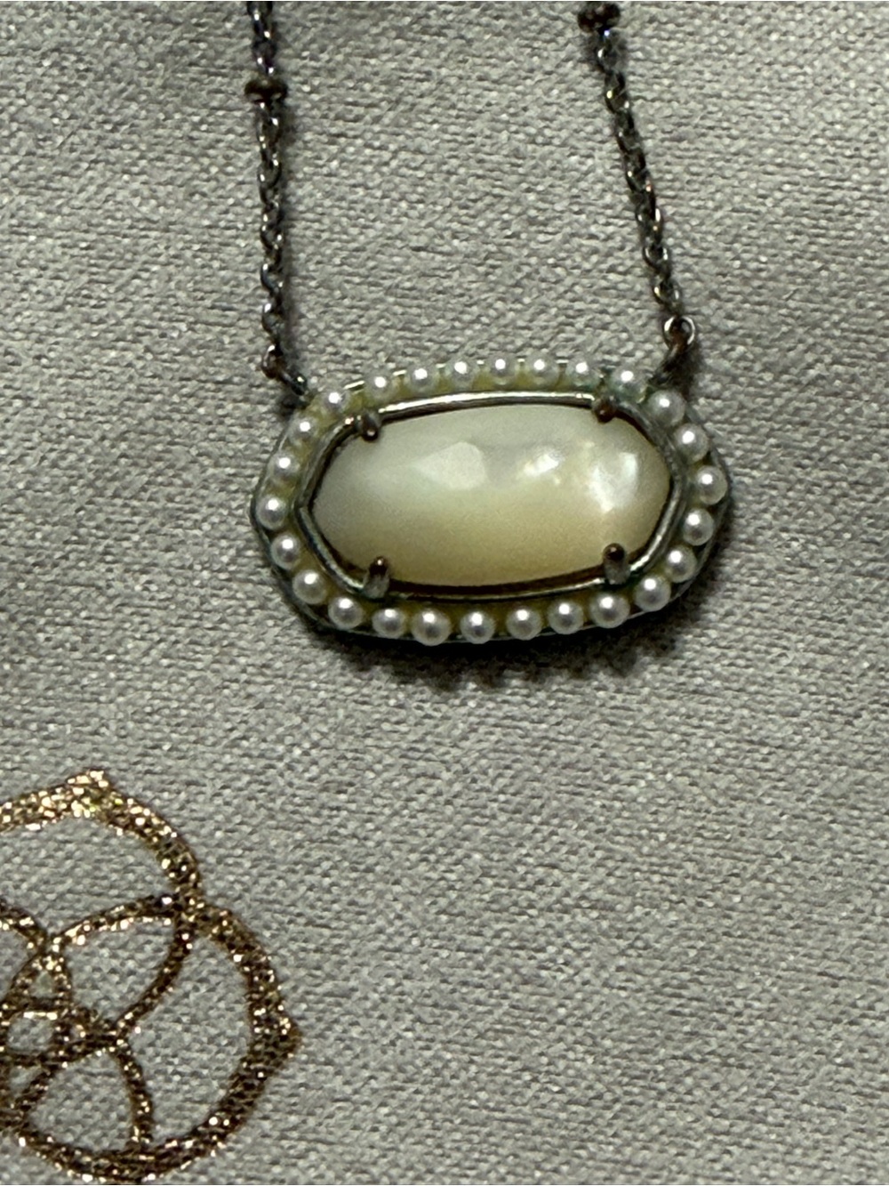Kendra Scott Ivory Mother-of-Pearl Pearl Halo Pendant Necklace